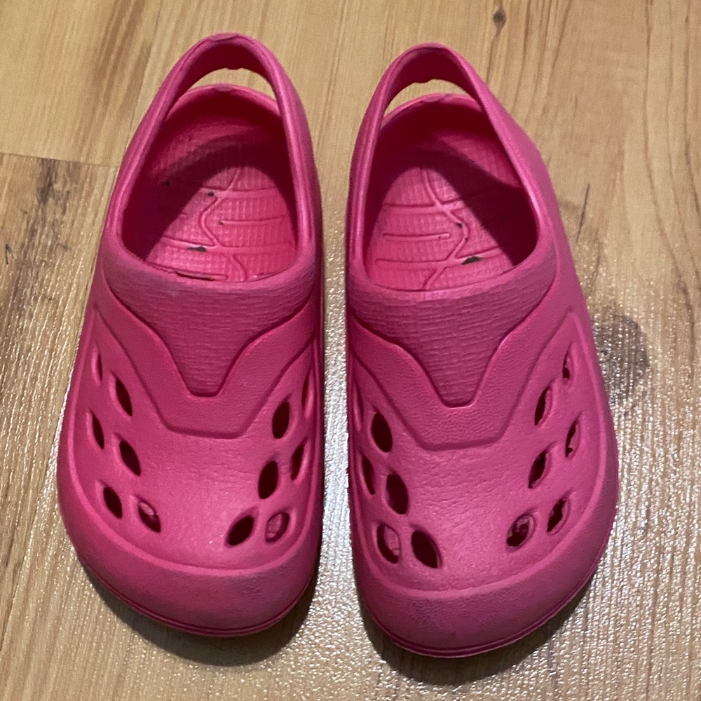Kids Water Shoes - Pink Slip-On Water Clogs
